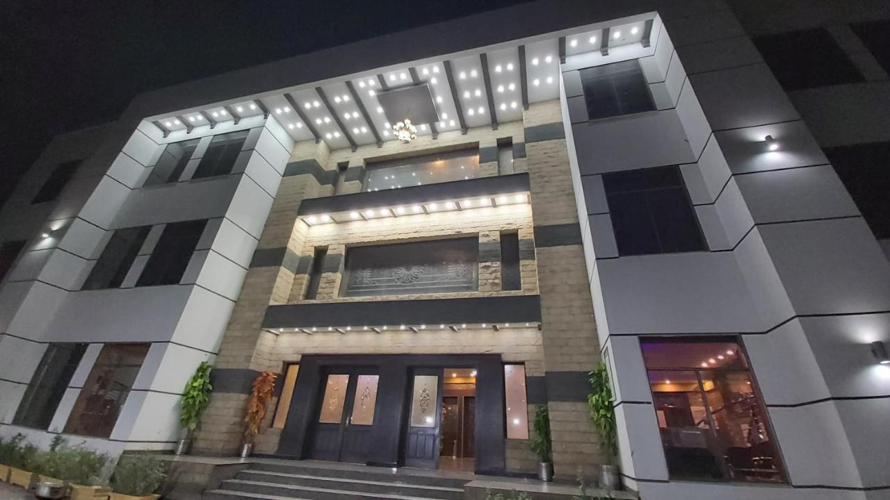 Royaute Luxury Hotel Sialkot Buitenkant foto